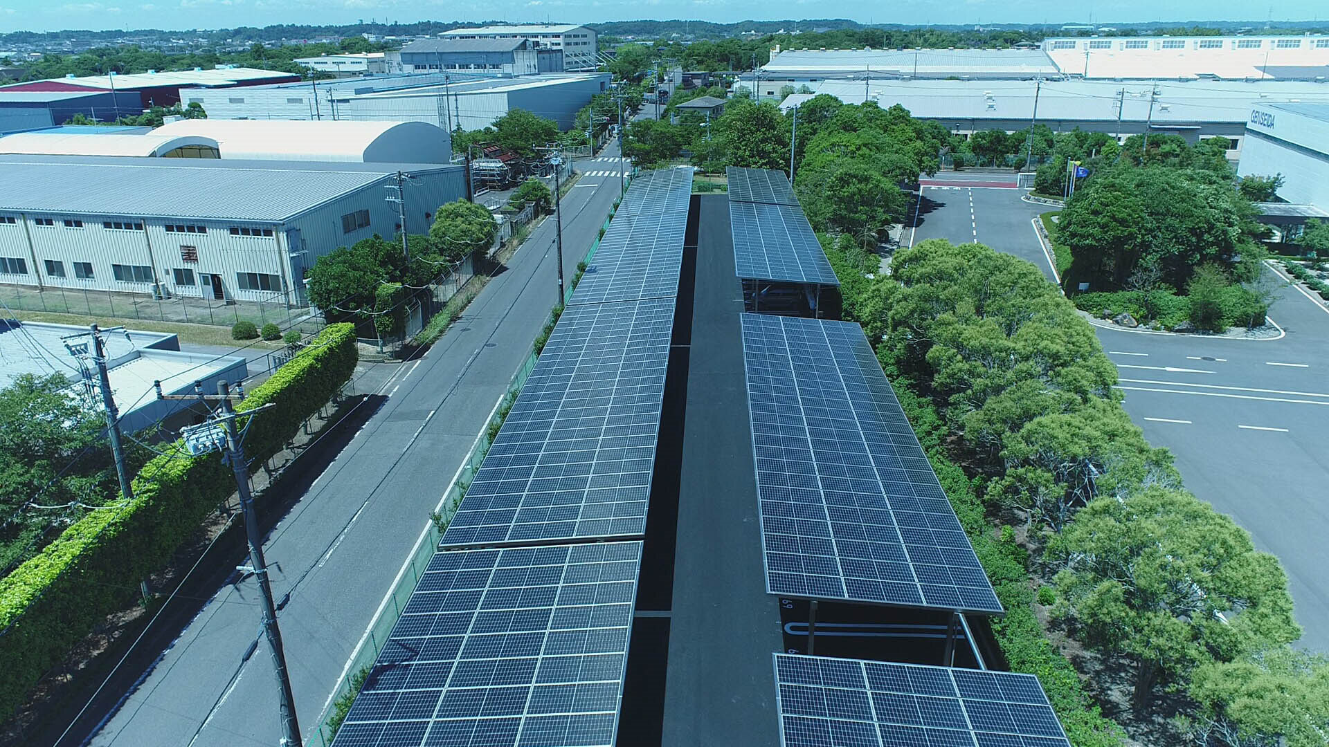 Projet de production d'énergie distribuée industrielle et commerciale de 0,3 MW au carport d'usine au Japon